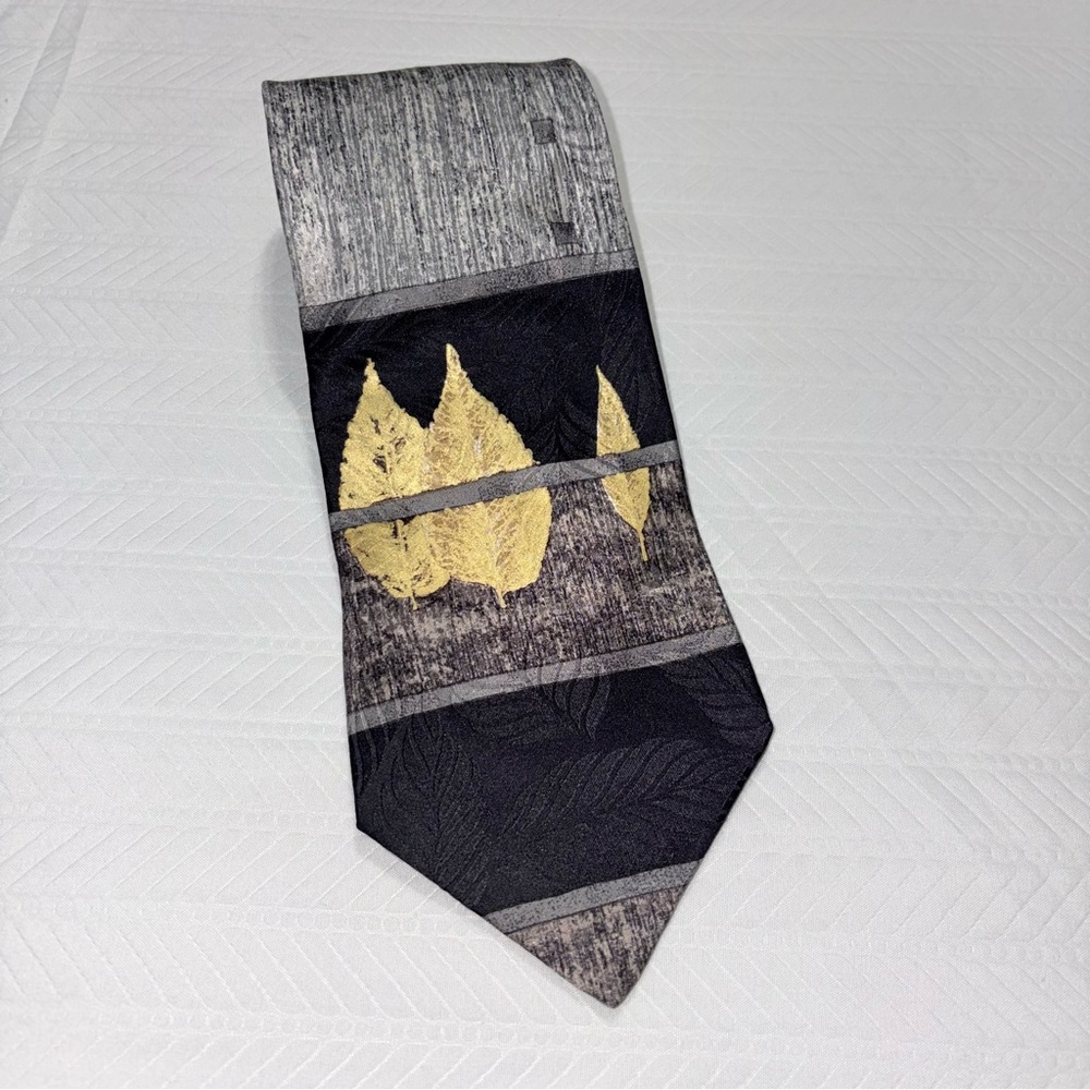 Cerruti 1881 Italian Silk Tie Gray Black Gold Leaf Pattern Designer Necktie